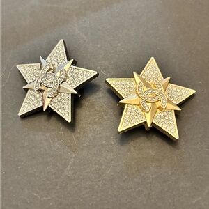 Star brooches - select either gold or silver.
